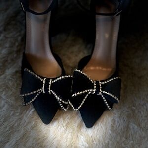 Bowtie heels